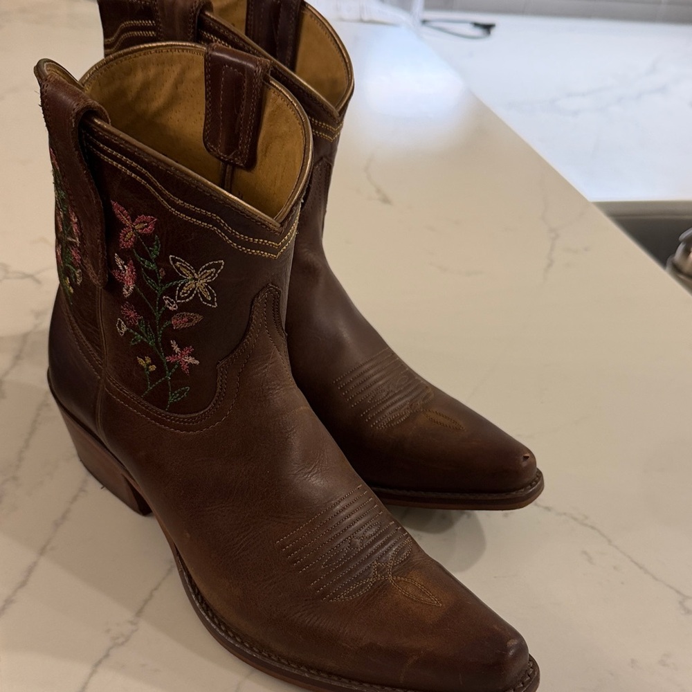 Women's Brown Embroidered Leather Western Boots